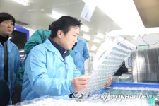 구미 중소기업 공장 찾은 홍종학 장관