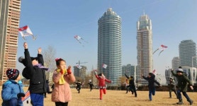 설빔 입고 세배하고, 연 날리고…다르지 않은 북한 설풍경