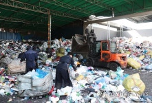 연휴 끝나고 쏟아져나온 재활용품