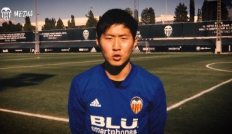 이강인, PSG 소속팀과 함께 프랑스컵 우승 기념 세리머니 보여줘