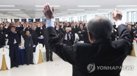 애국지사 선창 맞춰 만세삼창