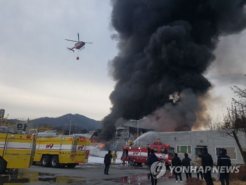 부산 고무벨트 제조 공장 화재, 소방대원들의 헌신으로 4시간만에 진압