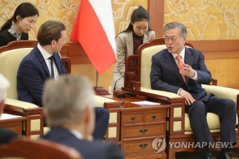 한·오스트리아 정상회담에서 인사말 하는 문 대통령