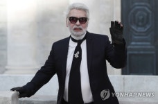 샤넬 디자인 일군 디자이너 카를 라거펠트 별세