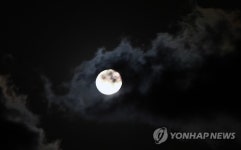 울산 오후까지 비…보름달은 구름 사이로