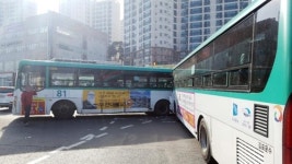 김포 감정동 중봉삼거리서 버스 간 추돌…승객 9명 부상