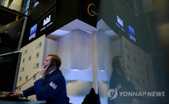 뉴욕증시, 美 경제지표 부진…다우 0.4% 하락 마감
