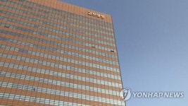교보 IPO 최대 고비…신창재, FI들과 협상으로 돌파시도