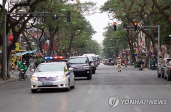 하노이 도착한 김정은 경호차량