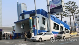 지하철역 입구가 비둘기호 열차네