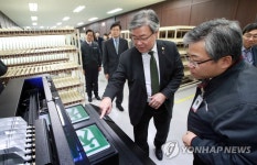 이재갑 장관, 일학습병행 우수기업 방문