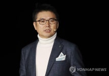 신형 코란도 소개하는 김재선 상무