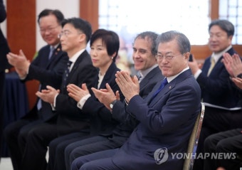 문 대통령, 국민추천포상 수여식 참석