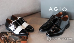 청각장애인 제작 아지오 구두, 문대통령 부부에 납품