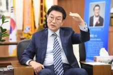 영주시장 뉴욕 출장 때 주점 출입 논란 시민에게 사과