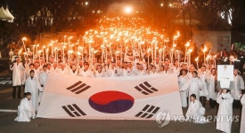 유관순 열사 사적지에서 대한독립만세