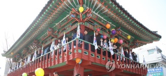 학사루에 모인 함양군민들