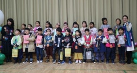 꽃길 걷고, 풍선 날리고…제주 학교 일제히 입학식