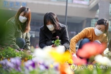 봄을 맞이하는 직원들