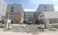 공사로 개학 연기한 초등학교