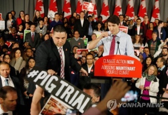 캐나다 트뤼도 총리 건설사 비호 의혹에 재무장관도 사임