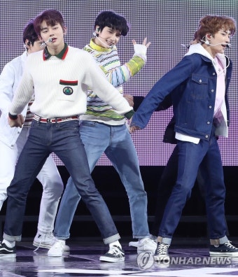'괴물신인' 투모로우바이투게더 데뷔