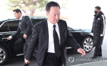 빈소 향하는 박용만 회장