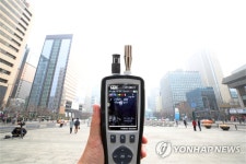 서울 도심에 불어닥친 미세먼지