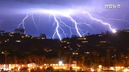 [영상] 미국 LA 기묘한 천둥·번개 사진 SNS에 봇물…5분새 1,500회