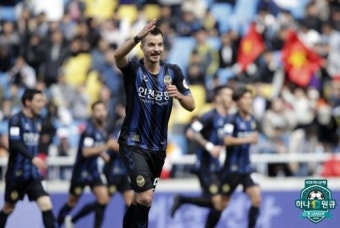 '변함없는 닥공' 전북, 수원 4-0 완파…대구·인천도 첫 승(종합)
