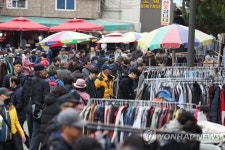 시민들로 가득한 동묘 벼룩시장