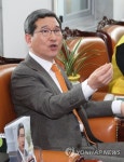 서안성~고덕 송전선로 건설 상생협력 협약식에서 발언하는 김학용