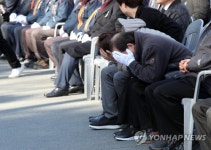 한화공장 폭발사고 희생자 뒤늦은 영결식…공장 돌며 마지막 길