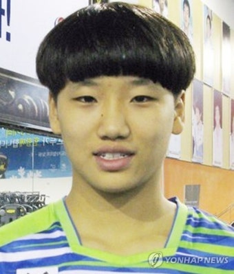 셔틀콕 기대주 안세영, 무릎 부상으로 경기 중 기권