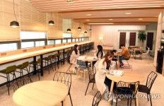 대학 도서관 대신 카페에서 학습