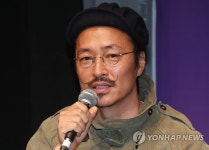 메기 수염 돋보이는 강산에