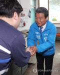 양문석 후보, 도산면사무소 주변 걸어 다니며 지지호소