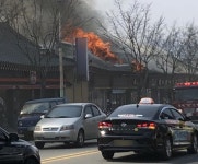 경주 상가에 불…주변에 옮아붙어 6곳 타