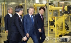 文대통령 1년여만에 대구 방문…로봇산업, 대구와 한국의 기회