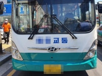 통영서 시내버스-화물차 충돌…7명 부상