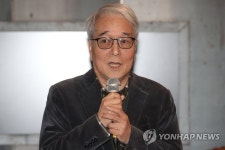 감사 인사 전하는 정진수