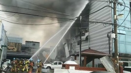 인천 동구 송림동 공장 화재 진화…근로자 2명 화상(종합)