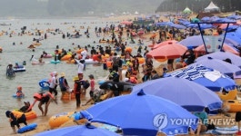 속초해수욕장 밤 9시까지 수영 즐긴다…올여름 첫 야간개장