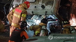 터널 사고로 불에 탄 트레일러