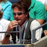 101번째 우승 거둔 페더러, 코너스의 최다승 기록 넘어설까