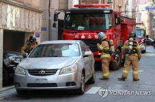 지하 소화전 위 불법 주차 차량은 밀어버립니다