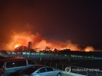 강원 인제 이어 고성서도 산불…인근 주민 대피령