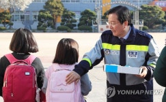 학교폭력 예방 활동 나선 대전 서구청장