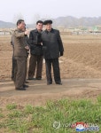 북한 박봉주 총리, 옹진군 협동농장 시찰