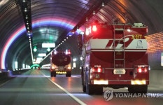 고성 산불에 최고수준 3단계 대응 발령…전국 소방차 출동 지시
